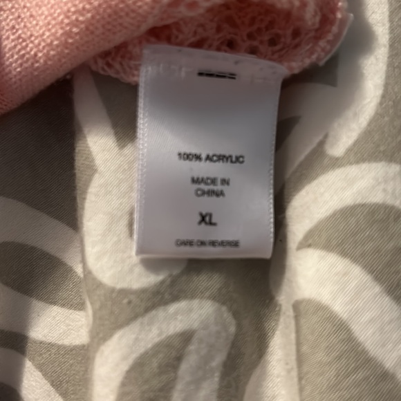 Pink top - Picture 3 of 5